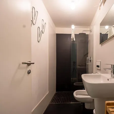 Opera 15 - Halfway Between Arena And Trainstation Verona