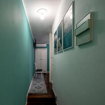 Opera 15 - Halfway Between Arena And Trainstation