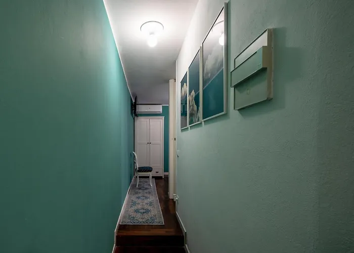 Opera 15 - Halfway Between Arena And Trainstation