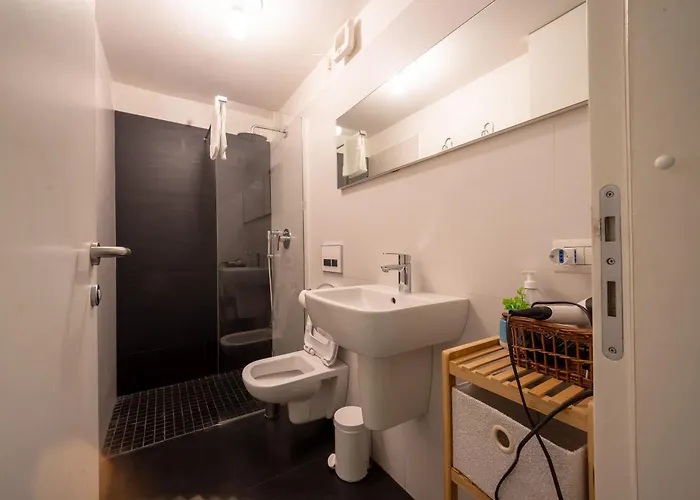 Opera 15 - Halfway Between Arena And Trainstation * Verona