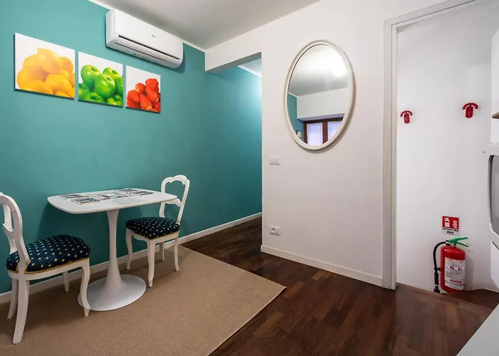 Opera 15 - Halfway Between Arena And Trainstation * Verona