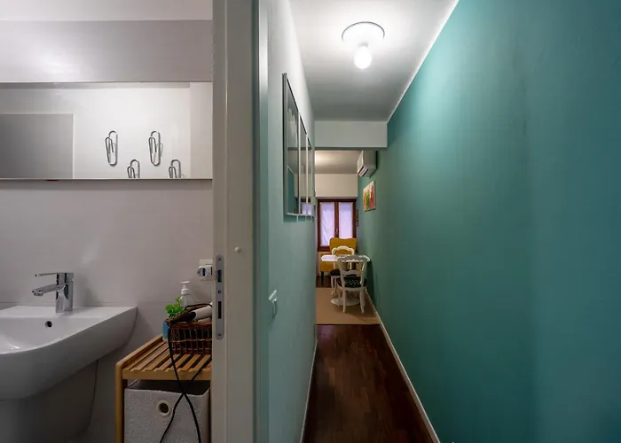 Opera 15 - Halfway Between Arena And Trainstation * Verona